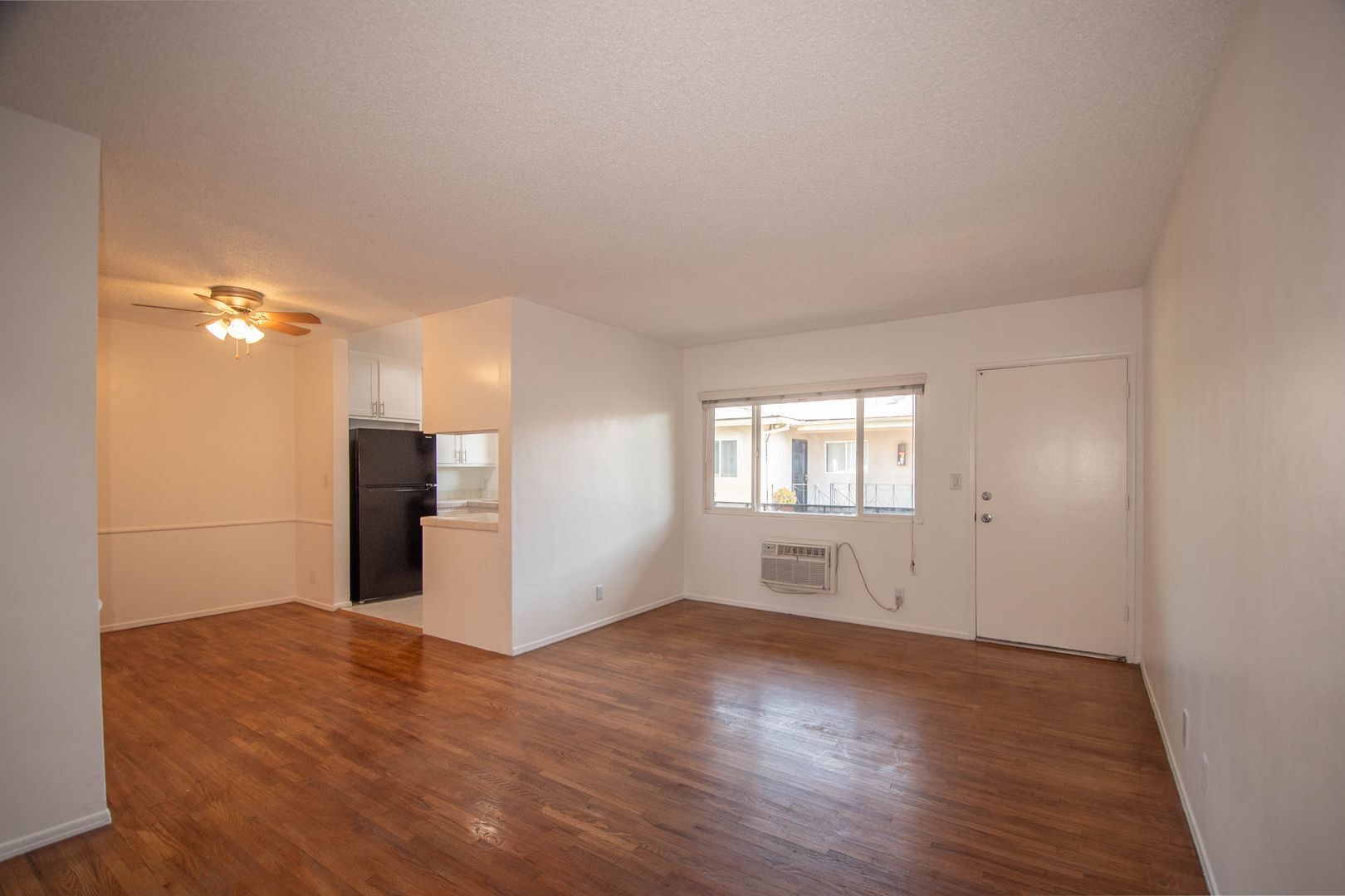 Building Photo - 15033 Burbank Blvd