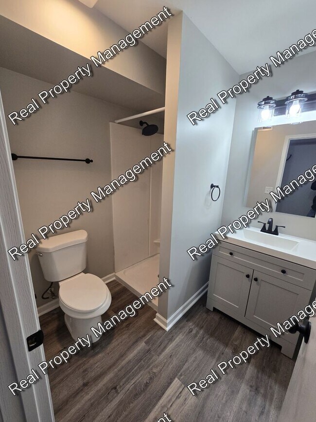 Building Photo - Updated Four Bedroom