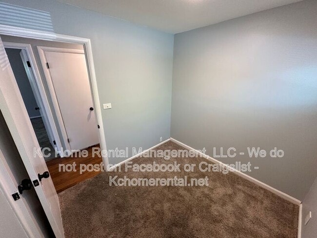 Building Photo - 10809 Ewing Ave