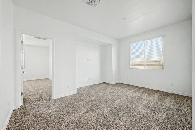 Building Photo - 10984 W Pierce St
