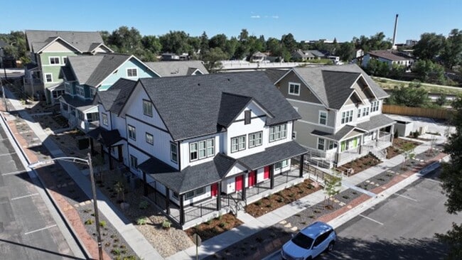 Building Photo - Clover On Cascade