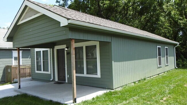 Building Photo - Newer Build - 3 bed -2bath Home in Indepen...
