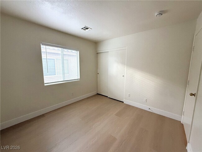 Building Photo - 6079 Clovelly St