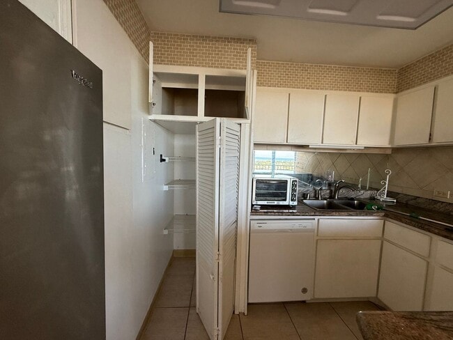 Building Photo - Mostly Furnished 2BR/2BA Condo