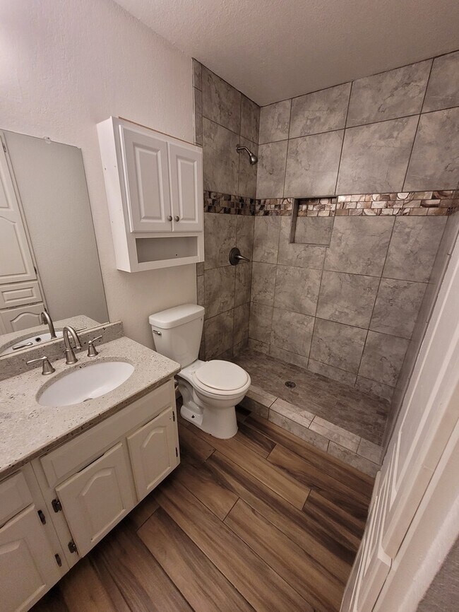 Building Photo - 1 bed 1 bath unit at Sagewood Condominums