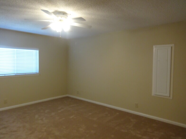 Building Photo - 4803 Fern Lake