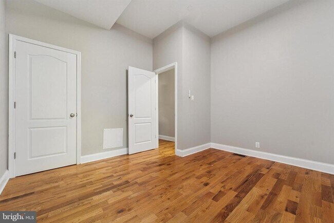 Building Photo - 605 N 34th St