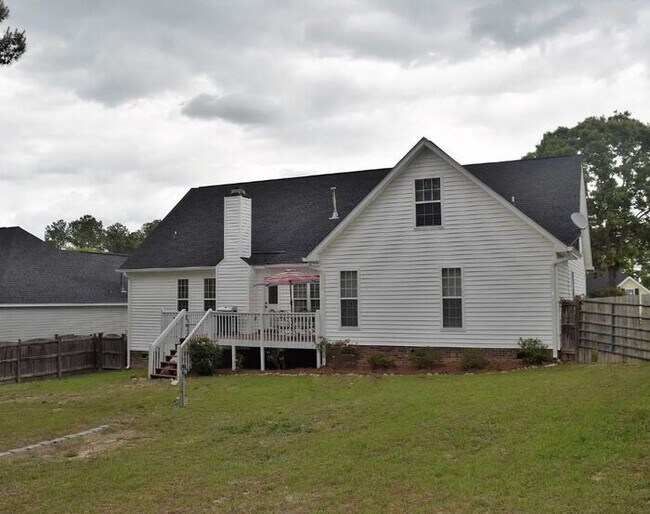 Building Photo - Elgin beauty with large bonus room