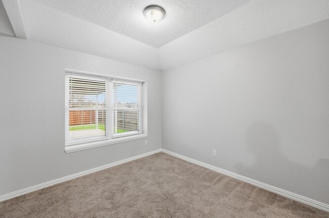 Building Photo - Immaculate 3-bedroom, 2-bath home in the highly sought-after Springfield subdivision!