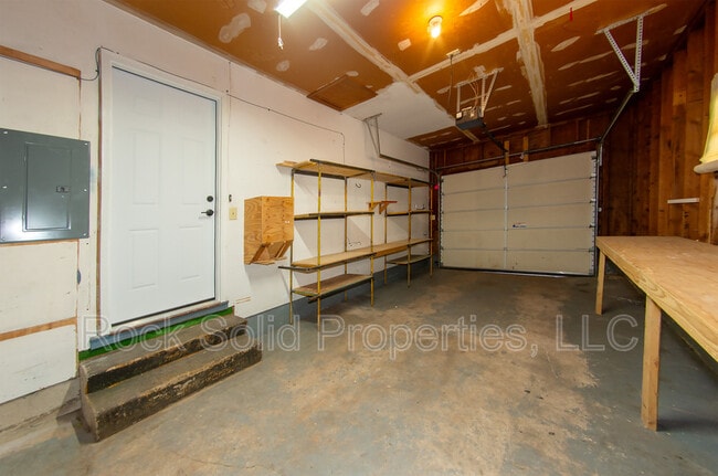 Building Photo - 4507 E 10th St