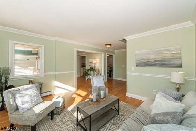 Building Photo - 414 Mineral Springs Dr