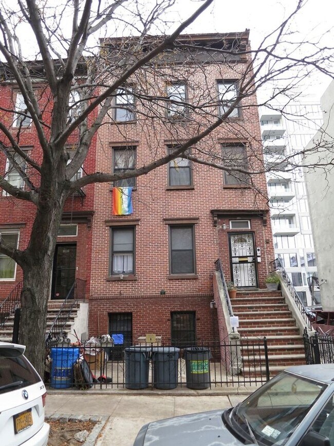 Building Photo - 185 S 2nd St