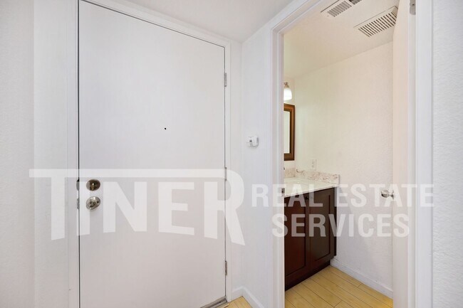 Building Photo - 9118 Madison Green Ln