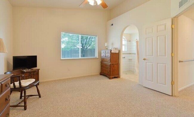 Building Photo - 1036 Willowcrest Dr