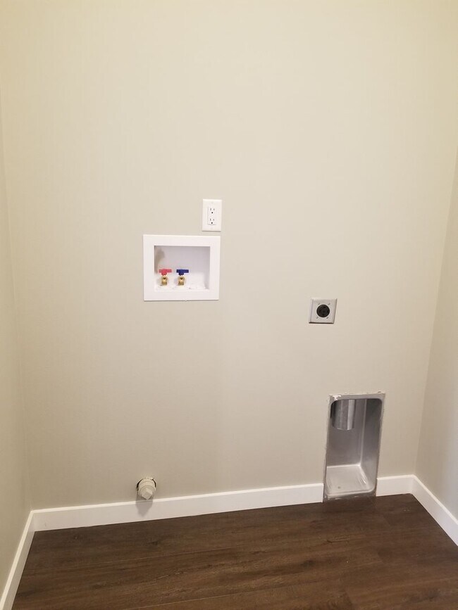 Building Photo - West Valley 3 bedroom 3 Car Garage Custom ...