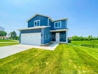 Building Photo - Wonderful 5 bedroom, 3.5 bath with a finis...