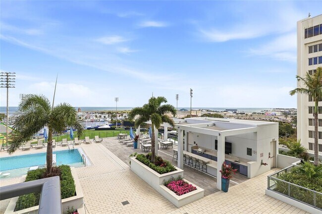 Building Photo - 301 1st St S