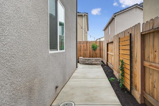 Building Photo - 317 Talus Wy S