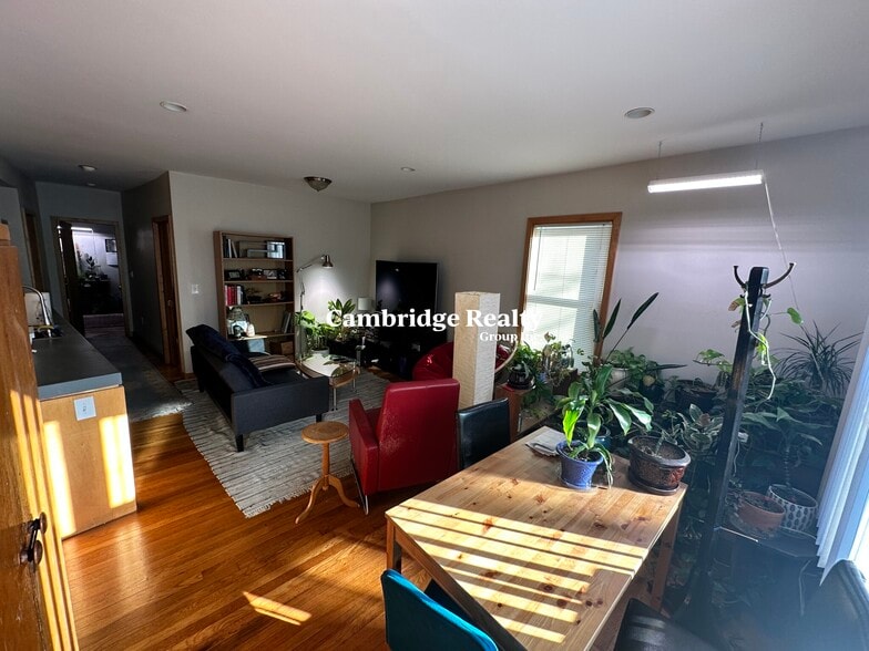 Building Photo - 135 Columbia St