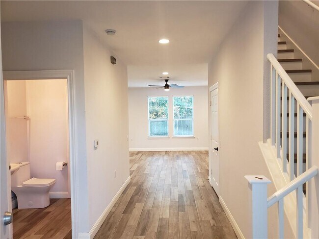 Building Photo - 6517 Kirkwynd Dr