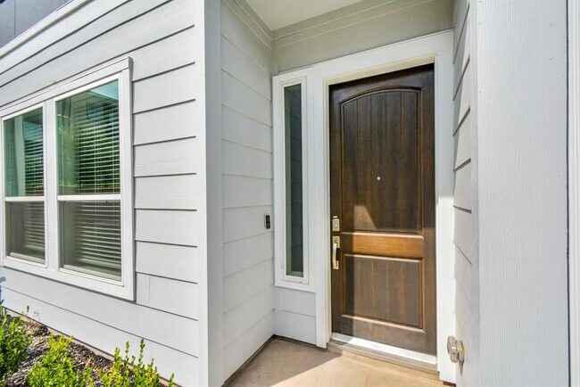 Building Photo - 716 Strawberry Pines Ct