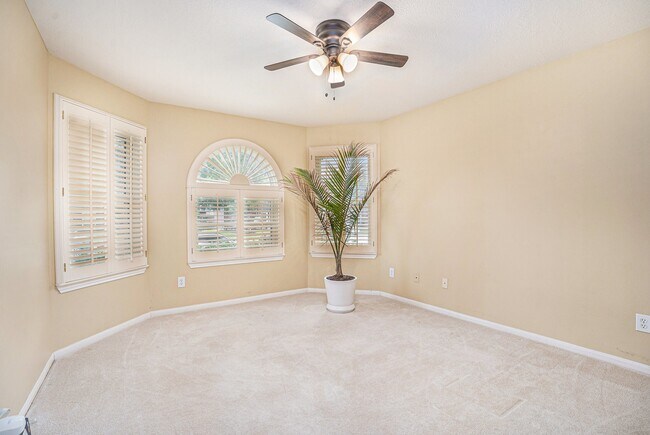 Building Photo - 618 Bay Oaks Dr