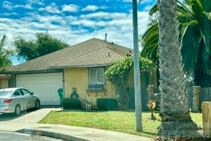 Building Photo - 495 Degasparis St