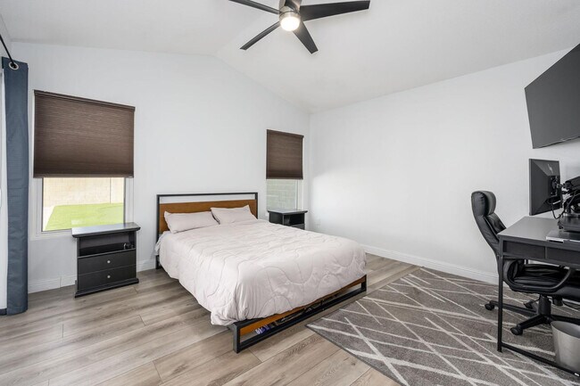 Building Photo - 4326 E Towne Ln