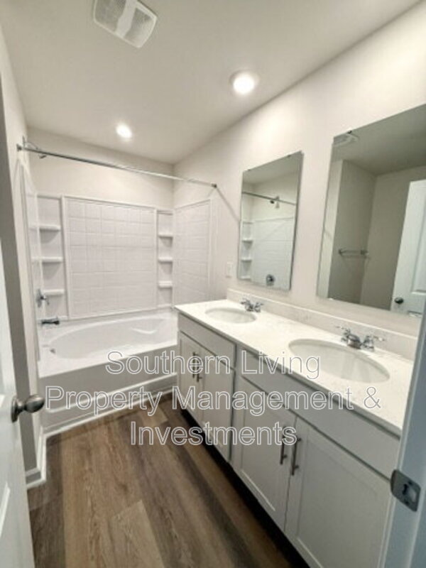 Building Photo - 1413 Secrest Cmns Dr