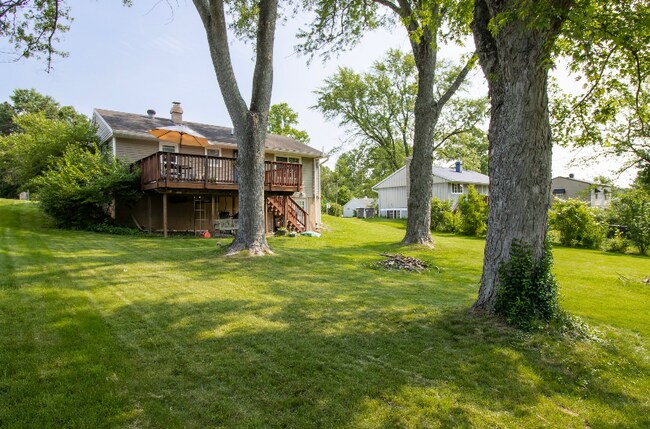 Building Photo - 911 W Briarcliff Dr