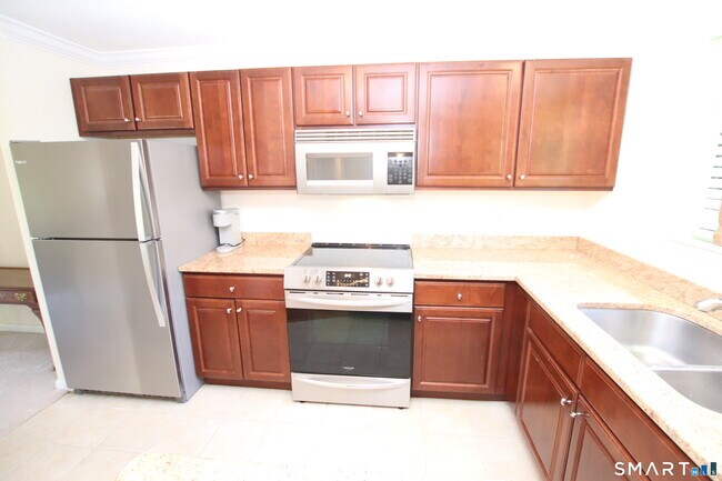 Building Photo - 53 Hollister Way N