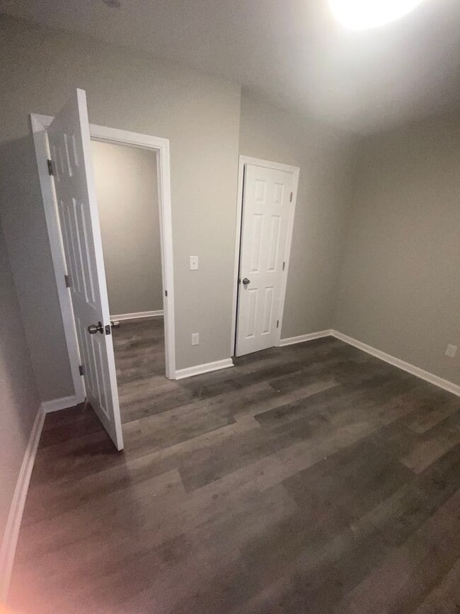 Building Photo - Remodeled Home - Oak Lane