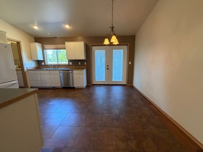 Building Photo - Now renting 3 bedroom House