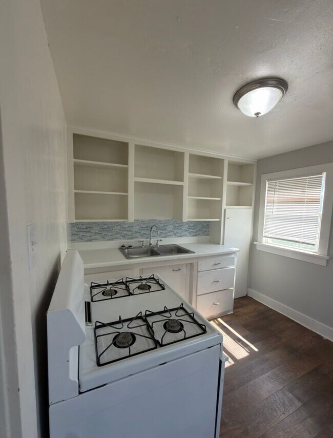 Building Photo - 2304 Avenue V