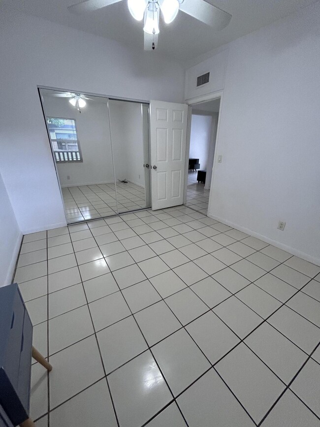 Building Photo - 2503 NW 5th Ave