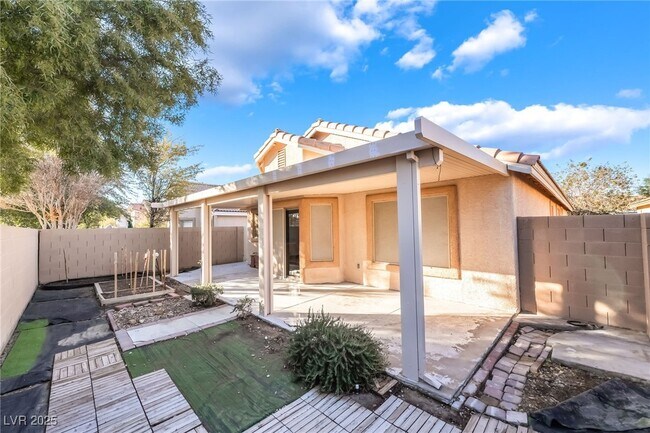 Building Photo - 11000 Vallerosa St