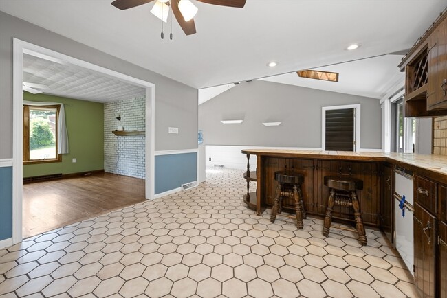 Building Photo - 47 Oriole Dr