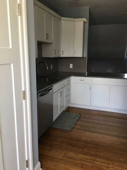 Building Photo - 13 Chester St