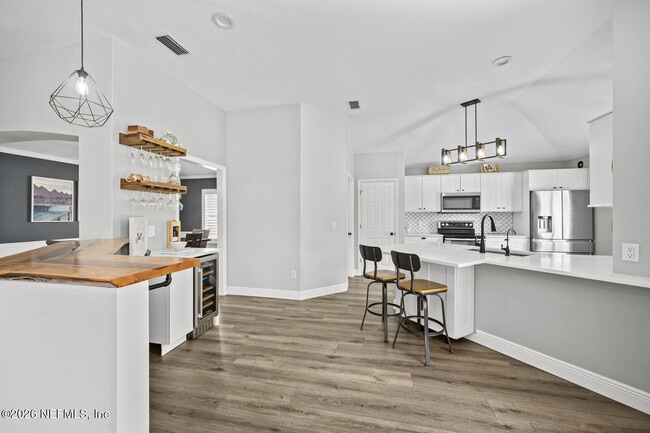 Building Photo - 13948 Spoonbill St N