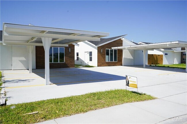 Building Photo - 2113 E San Andrea St