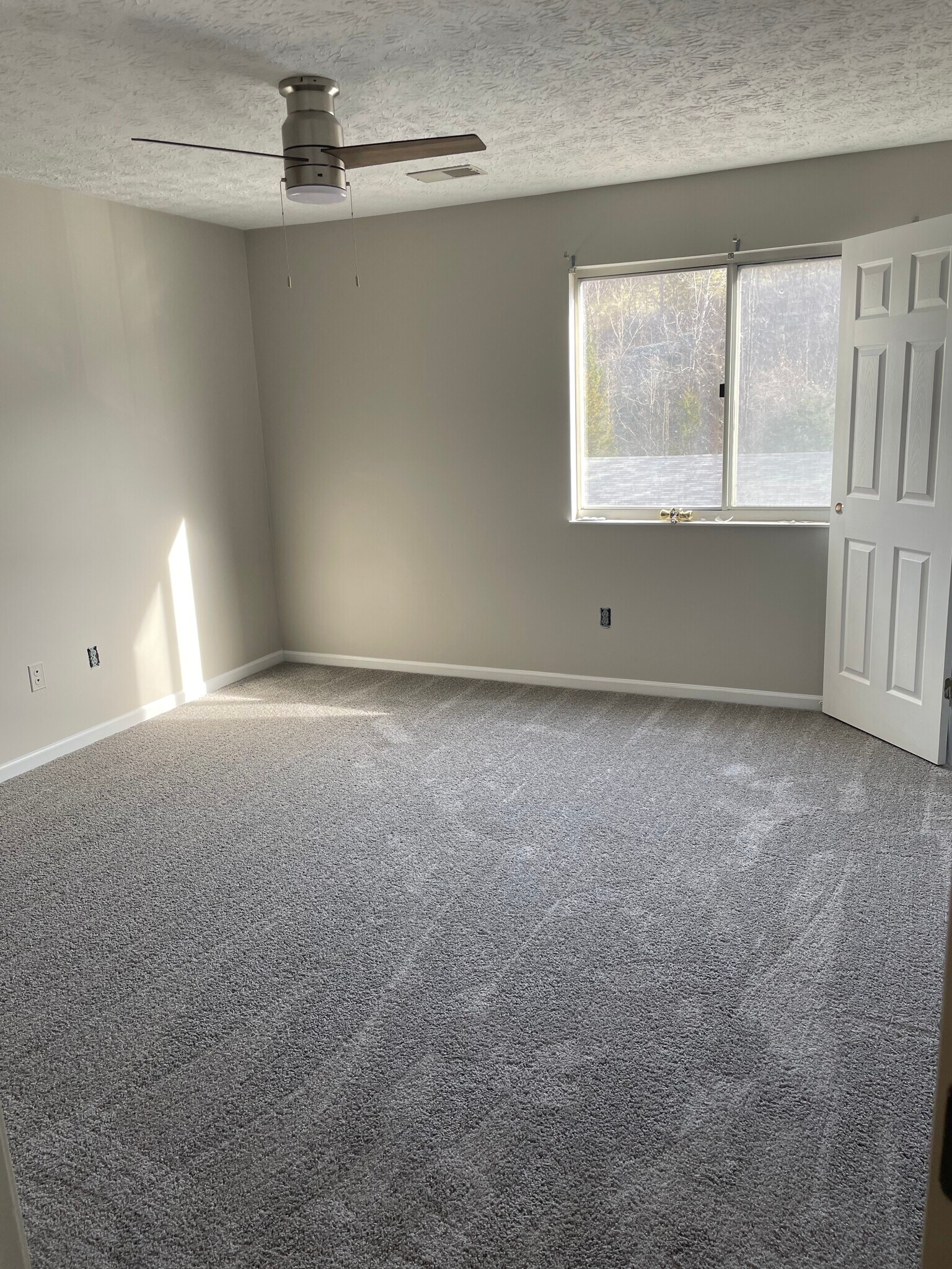 2nd Bedroom - 400 Lakeview Dr