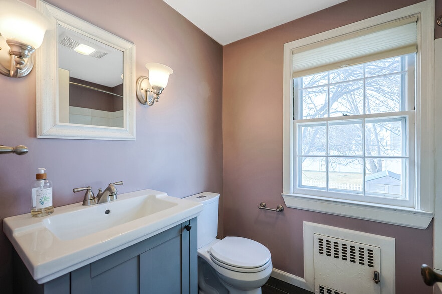 Building Photo - 11 Acadia St