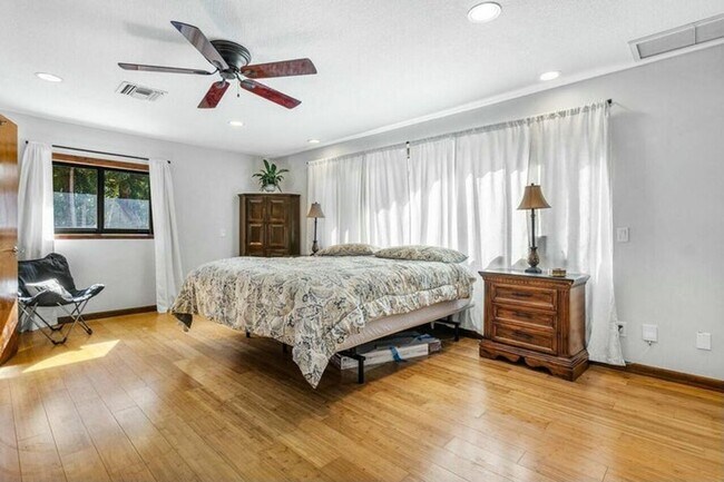 Building Photo - 9266 Pinion Dr