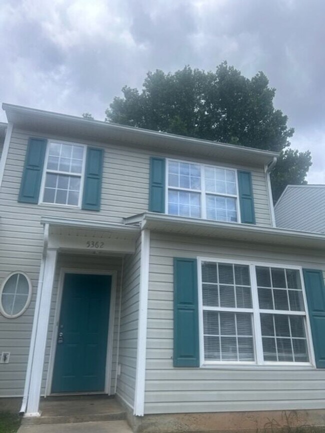 Building Photo - Available Now! MUST SEE!