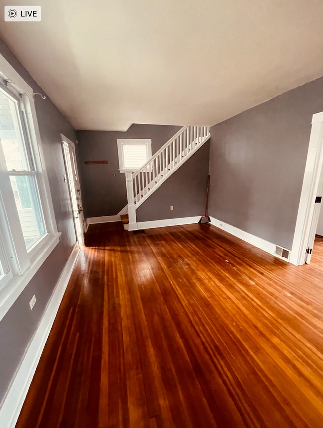 Building Photo - 2 Bed 1 Bath- Pittsburgh Pa