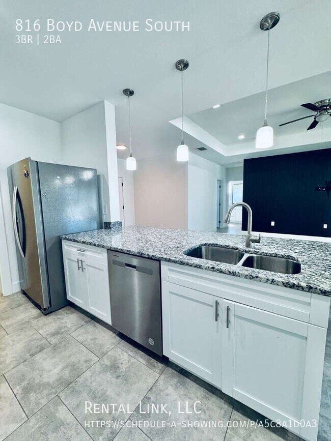 Building Photo - 816 Boyd Ave S