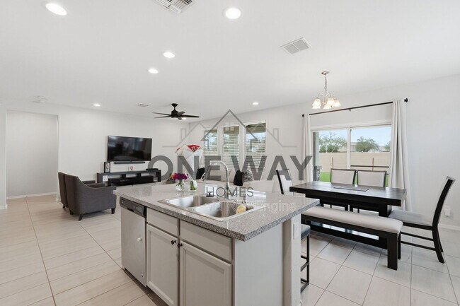 Building Photo - 392 S 194th Ln