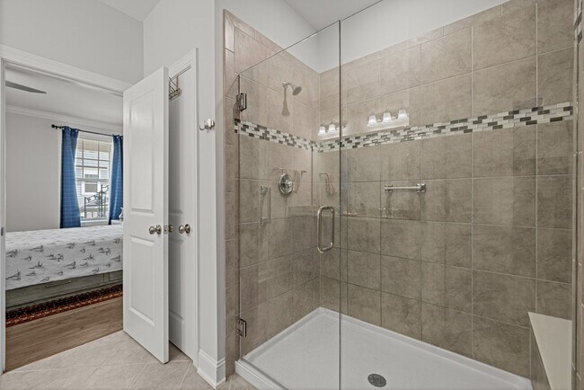 Building Photo - Like new townhome in Wykoff!