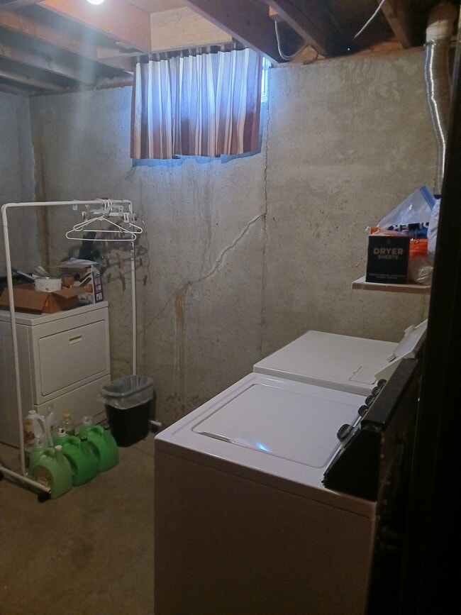 Dwn strs Washer & Dryer - 1615 N Arrowhead Dr