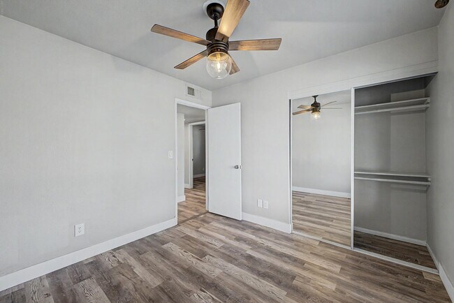 Building Photo - 4048 E Dahlia Dr